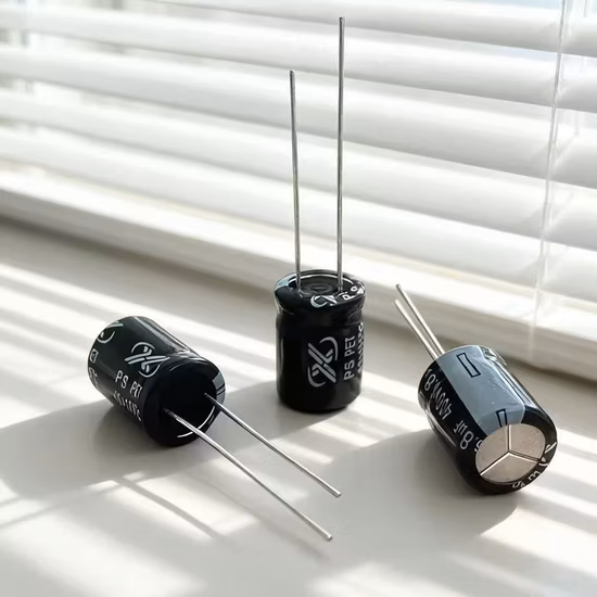 Longévité 2000h de condensateur électrolytique en aluminium de 2200μ FX 6.3V longue